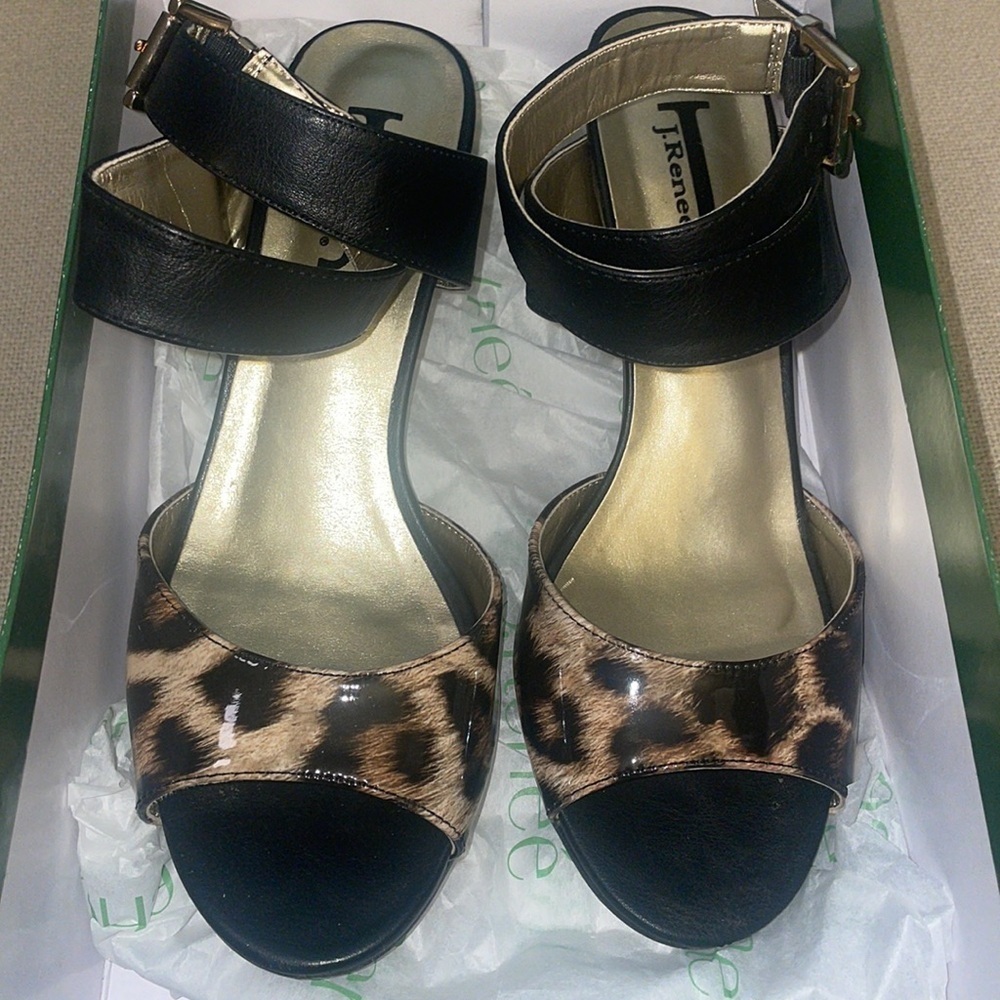 J.Renee 8 1/2 Brown/Black leopard patent faux leather with buckles - EUC in box